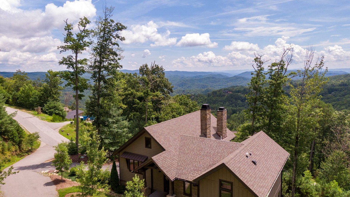 Deep Gap House | Lucky Landing - BRMC amenities, pets, views, hot tub, fire pit, game tables