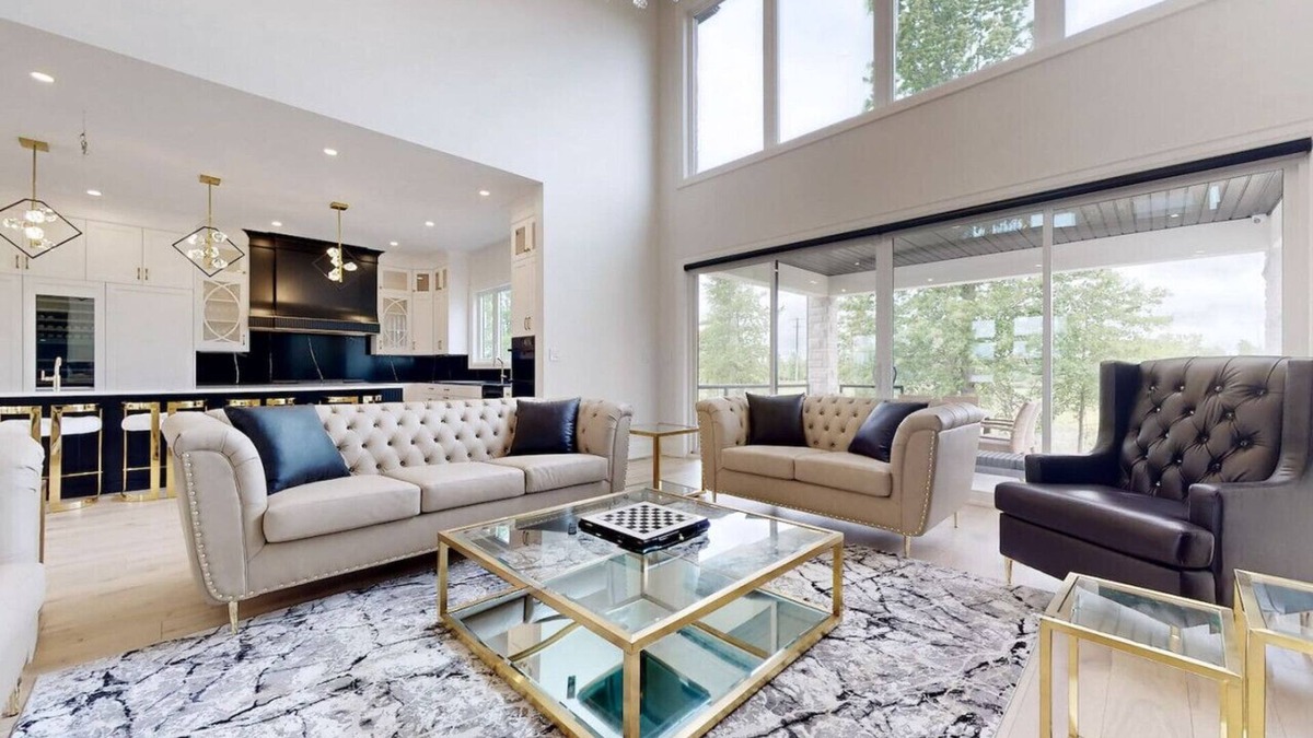 Fort Erie Villa | Lucky Mansion - a Luxury Villa in Fort Erie !