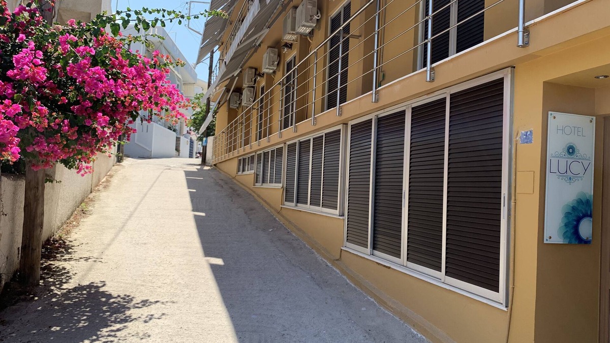 Agia Marina House | LUCY HOTEL APARTMENTS NEXT TO THE SEA