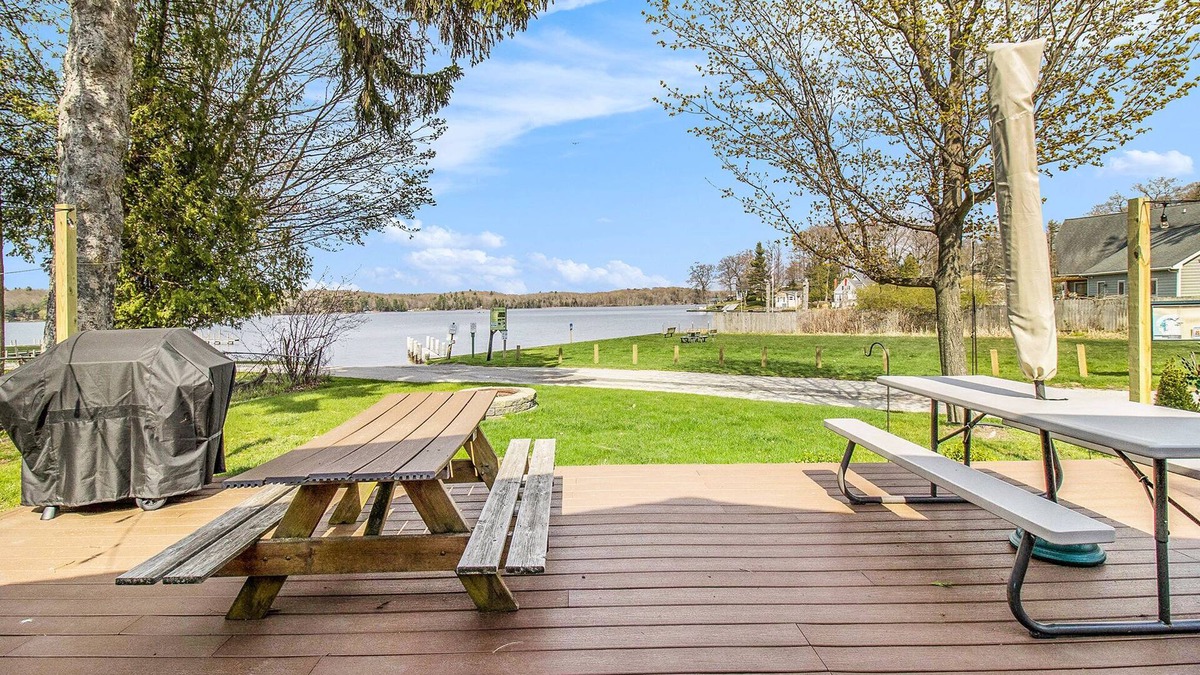 Ludington House | Ludington Lakehouse Retreat - Steps away from the Lake