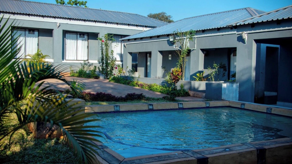 Thohoyandou House | LUGOGO GUESTHOUSE