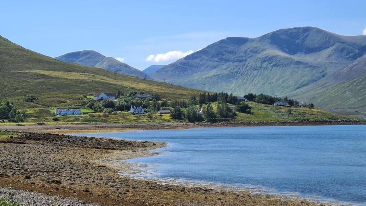 Breakish House | Luib House - Spacious Self-Catering by the Sea.