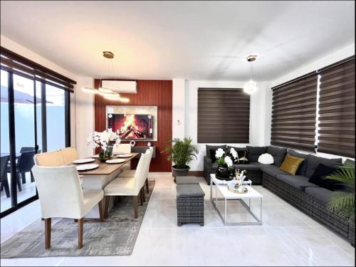 Punta Blanca House | Lujosa Casa a 5min El Paseo Shopping Costa Oro