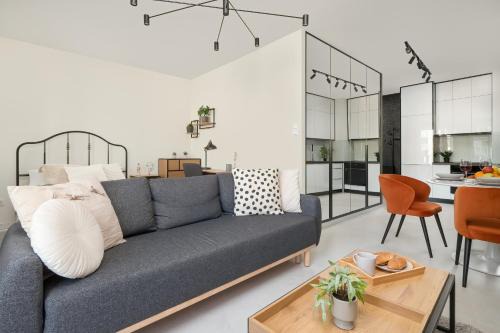 Lodz Apartment | Luksusowe Studio w Łodzi z Biurkiem, Balkonem i Klimatyzatorem by Renters Prestige
