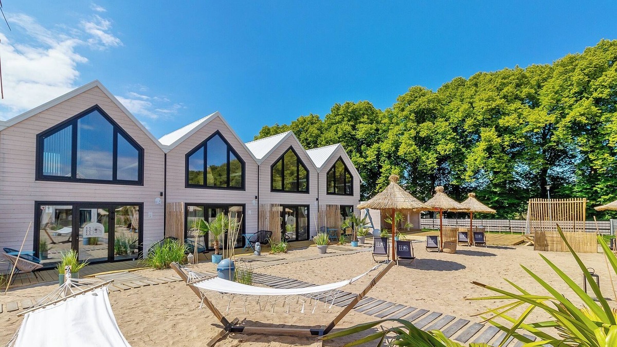 Mielno Cabin | Lulu Holiday Resort -Domki z podgrzewanym basenem. Mielno ul. Klonowa 2A