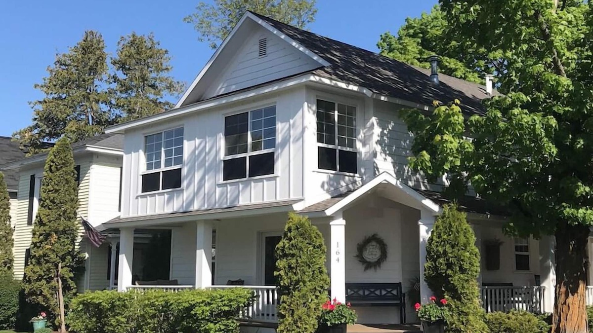 Harbor Springs House | Lulu's Cottage Downtown Harbor Springs! Location! Location! Location!