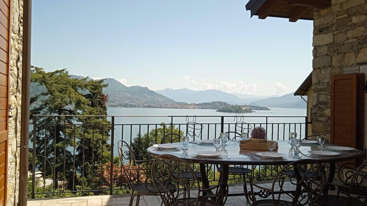 Carciano House | Lulù stone house with view of the lake
