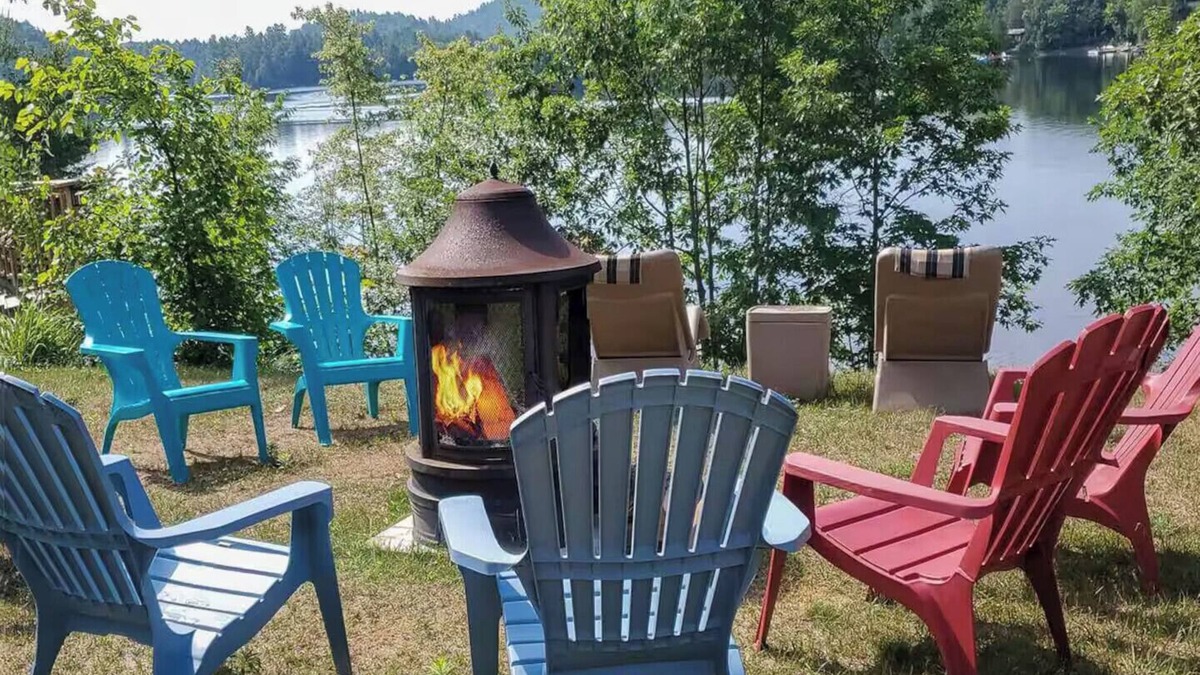 Val-des-Monts Cottage | Luminaire on Lac McGregor