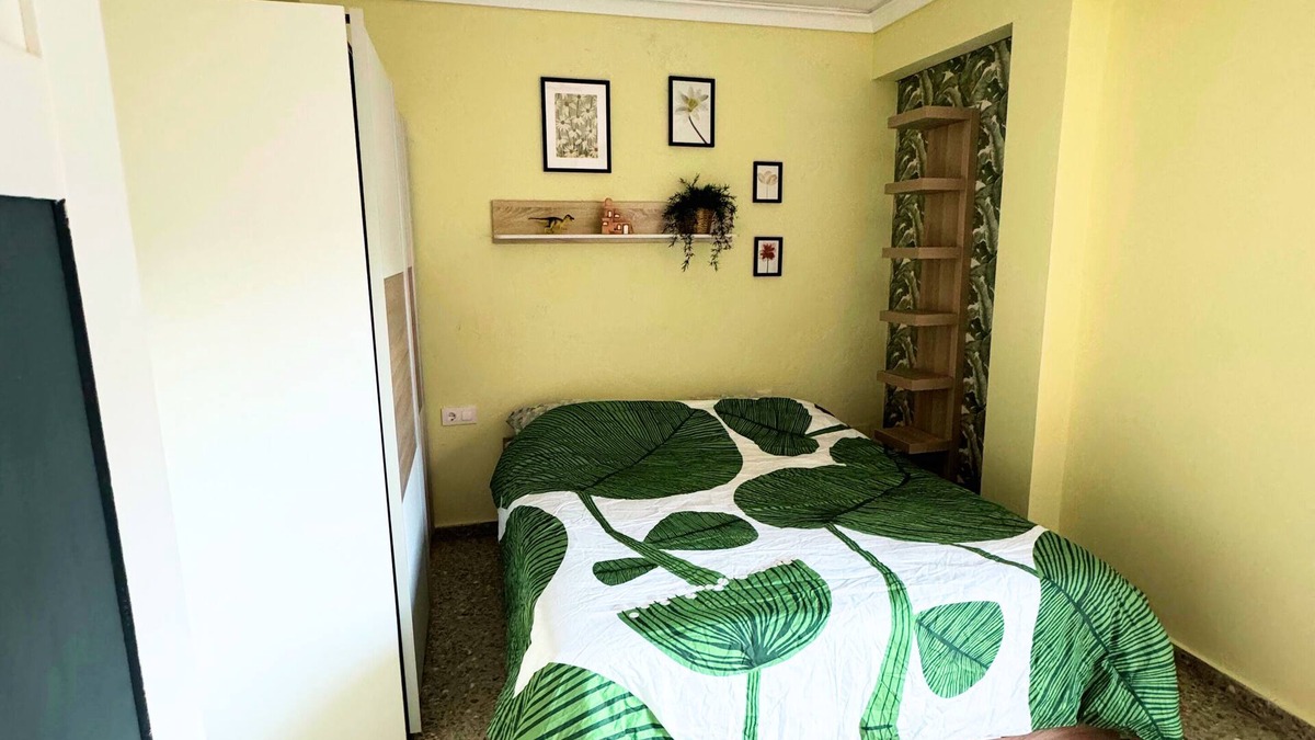 Trinitat Apartment | Luminous Apartment in Ciutat Vella