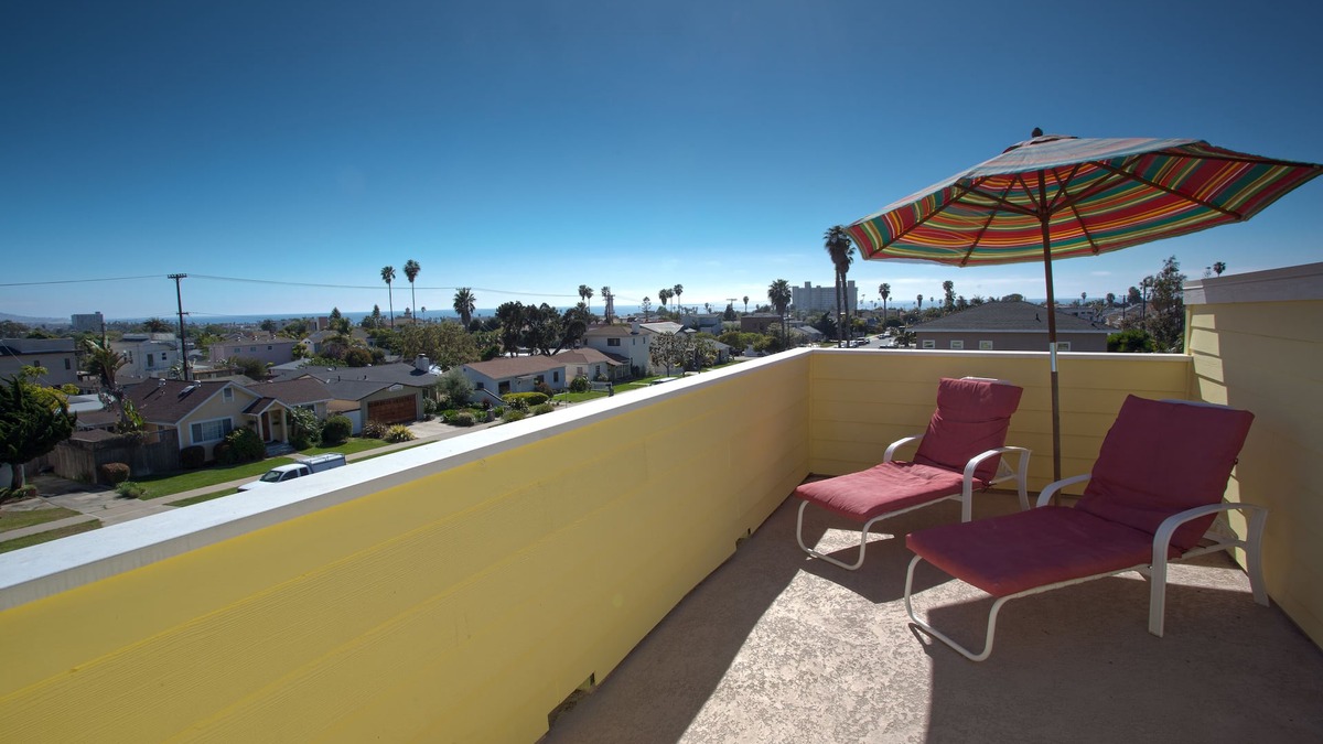 North Pacific Beach House | Luminous Home With Shared Pool - 4 Blocks To The Beach!