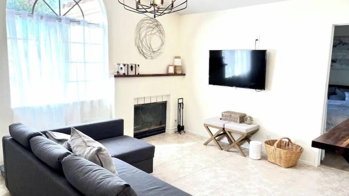 Rancho Santa Margarita Condo | Luminous condo with corner view walking distance from lake!