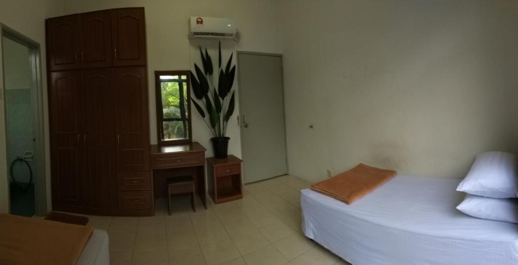 Lumut Apartment | LUMUT MANJUNG HOMESTAY SWIMMING POOL VIEW 3BEDROOMS