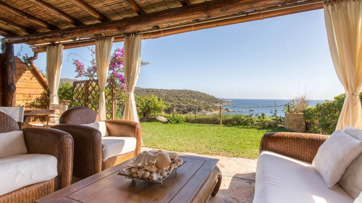 Villasimius House | LUNA BAY HOME RETREAT with a view of Porto Luna Bay, 2 km from Villasimius