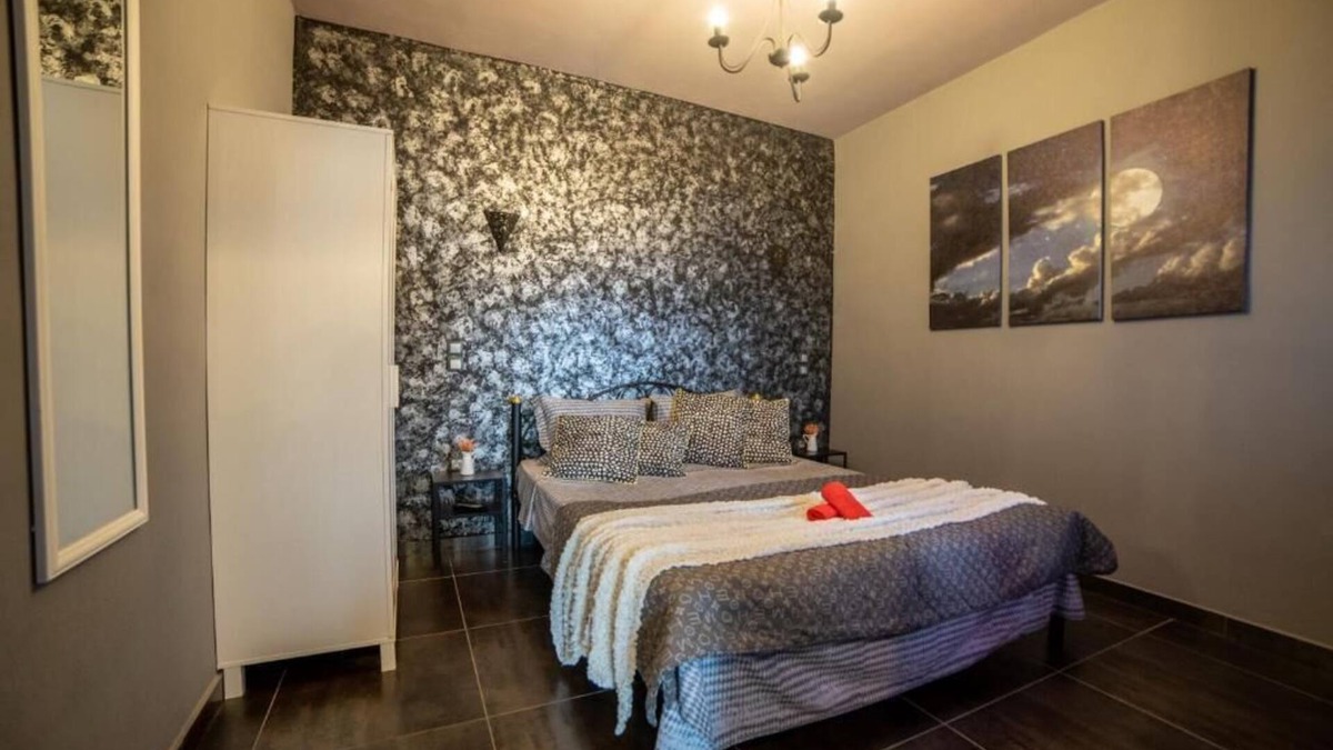 Kalambaka Apartment | Lunar Meteorites Sleeps 2