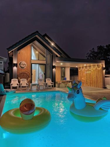 Sattahip Villa | Lunar pool villa