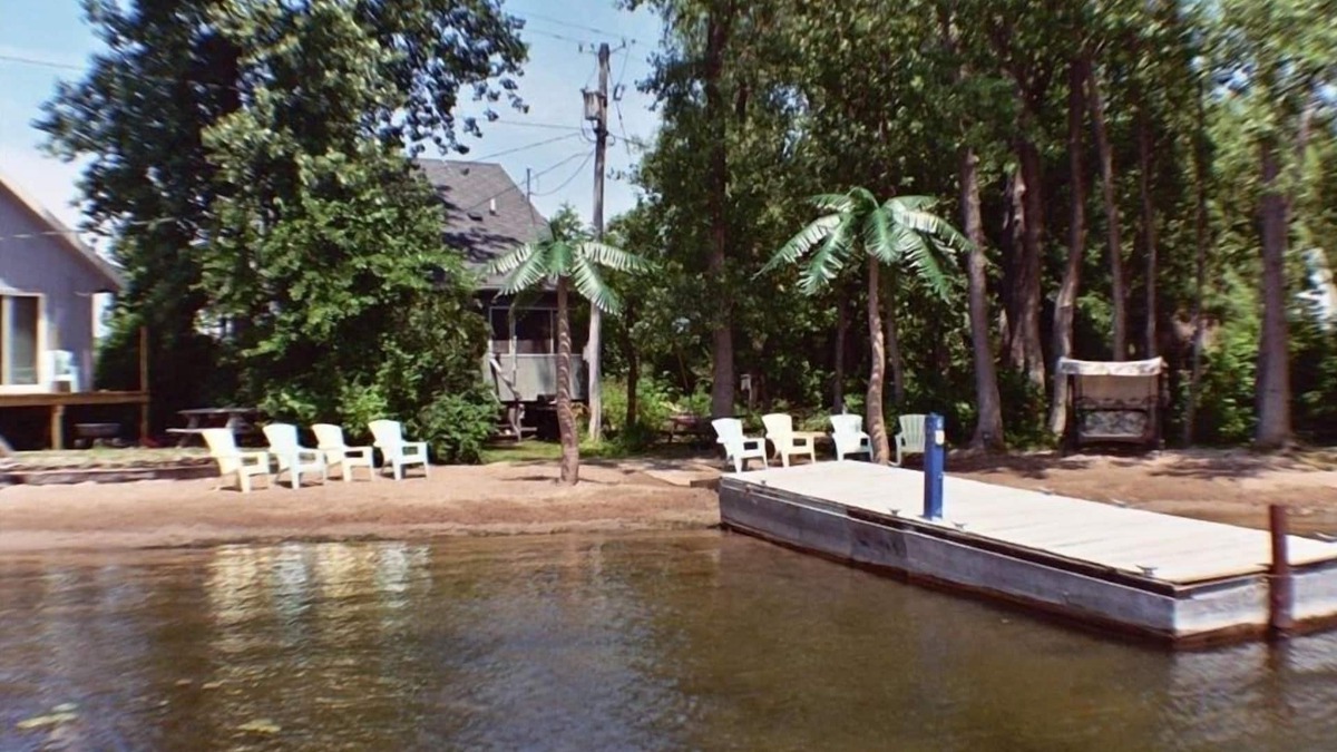 Wolcott Cottage | Lure Cottage, Right on the beech. Palm Trees, Free Motor Boat.