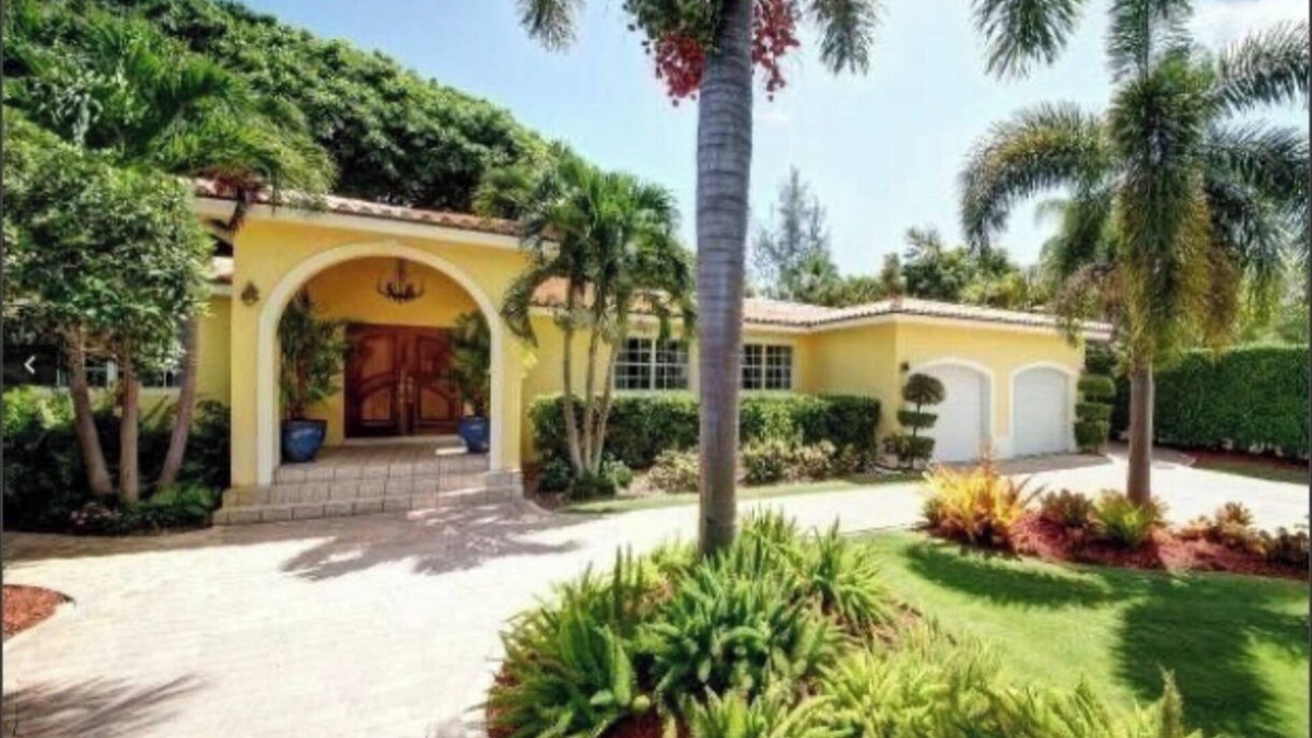 Florida North Atlantic Coast House | Lush gardens on the Earmen River with heated pool