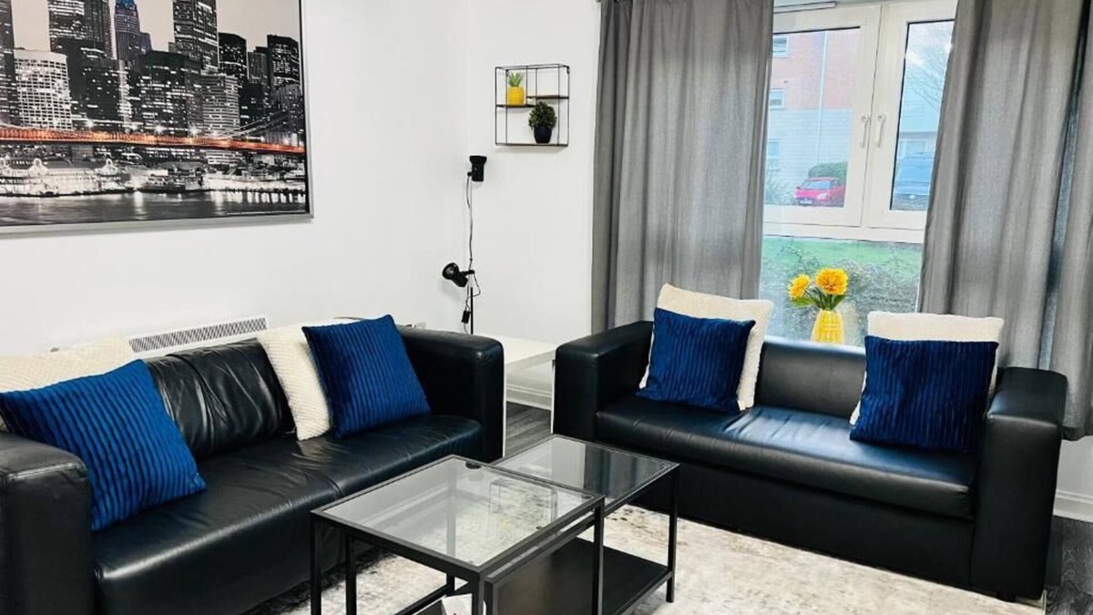 Butetown Apartment | Lush Gated Complex: FastWifi+Parking+Free Coffee&Tea