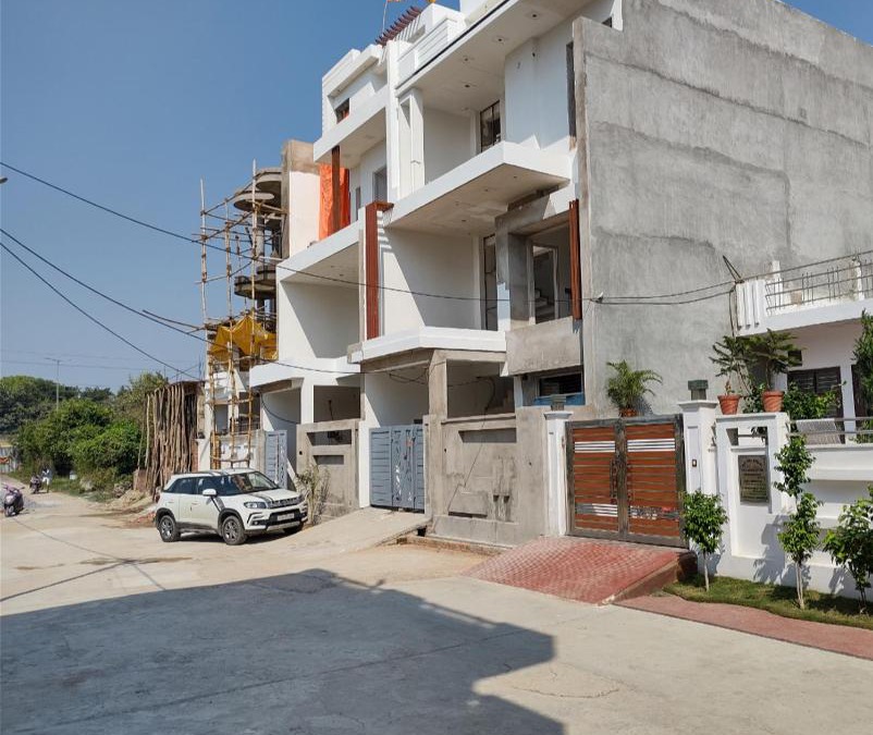 Lucknow Villa | Lush Green Villa A2 Gomti Enclave Near Ambedkar University, Ramabai Maidan, Omaxe, मेपल Paradise