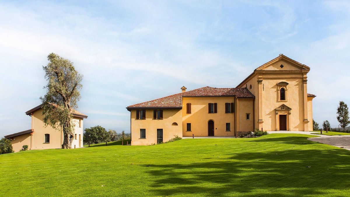 Castel San Pietro Terme House | Lush holiday home in Varignana with bubble bath