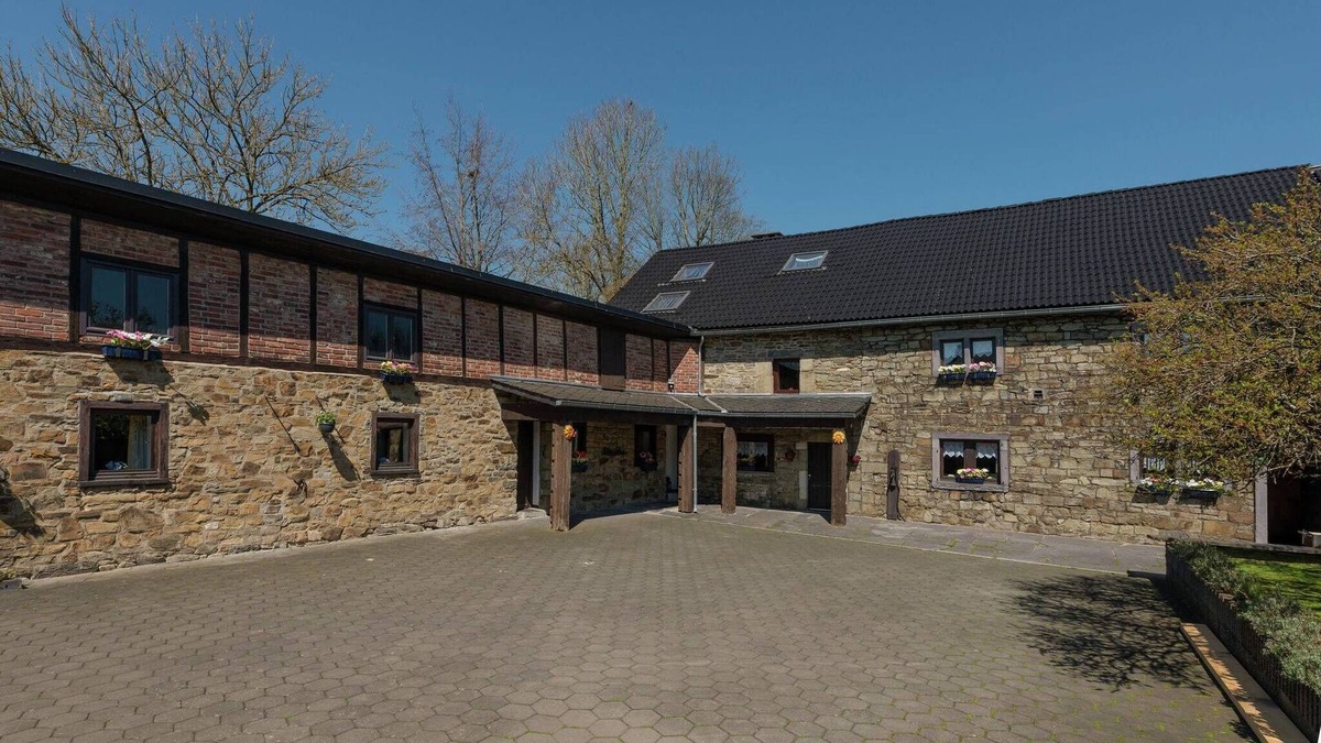 Walk House | Lush Holiday Home in Waimes with Private Pool
