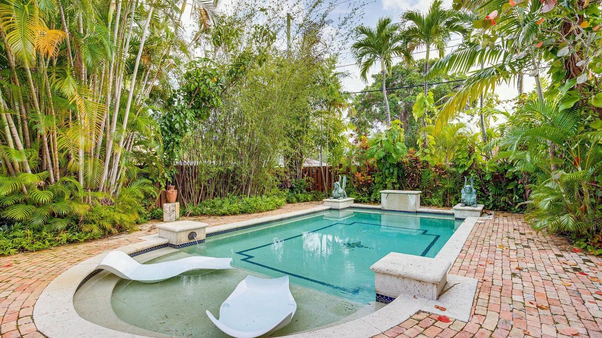 Old Northwood House | Lush West Palm Beach Getaway w/Backyard Oasis!