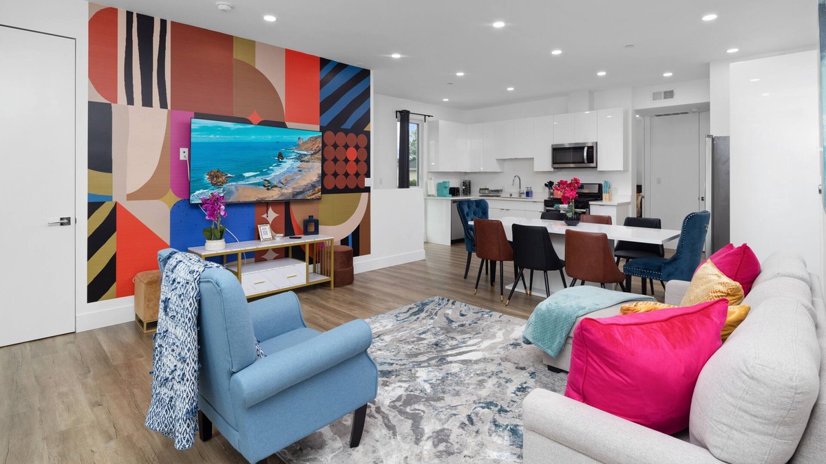 Harbor Gateway South House | Lustrous Abode 4B3B QUEEN BEDS