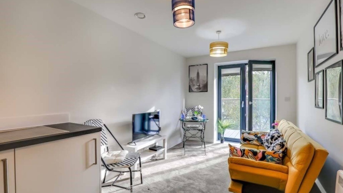 Luton Apartment | Luton Cozy and Lovely Stay for Contractors