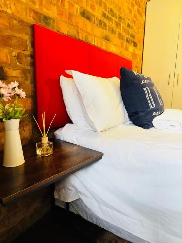 Downtown Johannesburg Apartment | Luu's Balcony