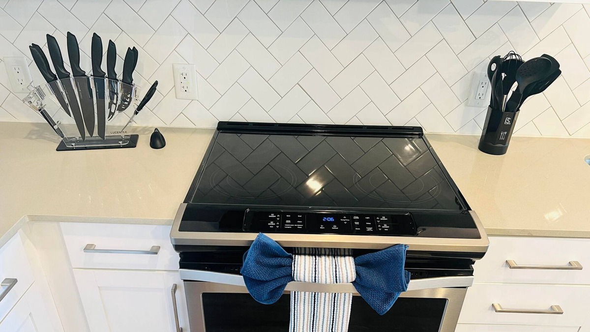 Westside Apartment | Lux 2BD Penthouse With Pool View!