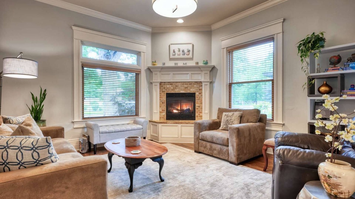 North End House | ⭐️Lux 5 Star Retreat Amidst Trees: Walk 5 Blocks to Hyde Park + Indulge in Clawfoot Tub + Vast Space