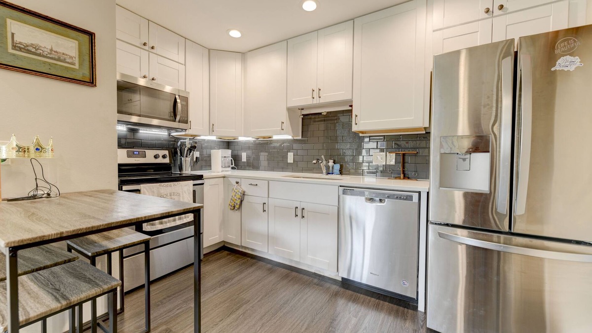 St. Johns House | Lux Central Modern Spacious 1 bd 2 bath townhomen