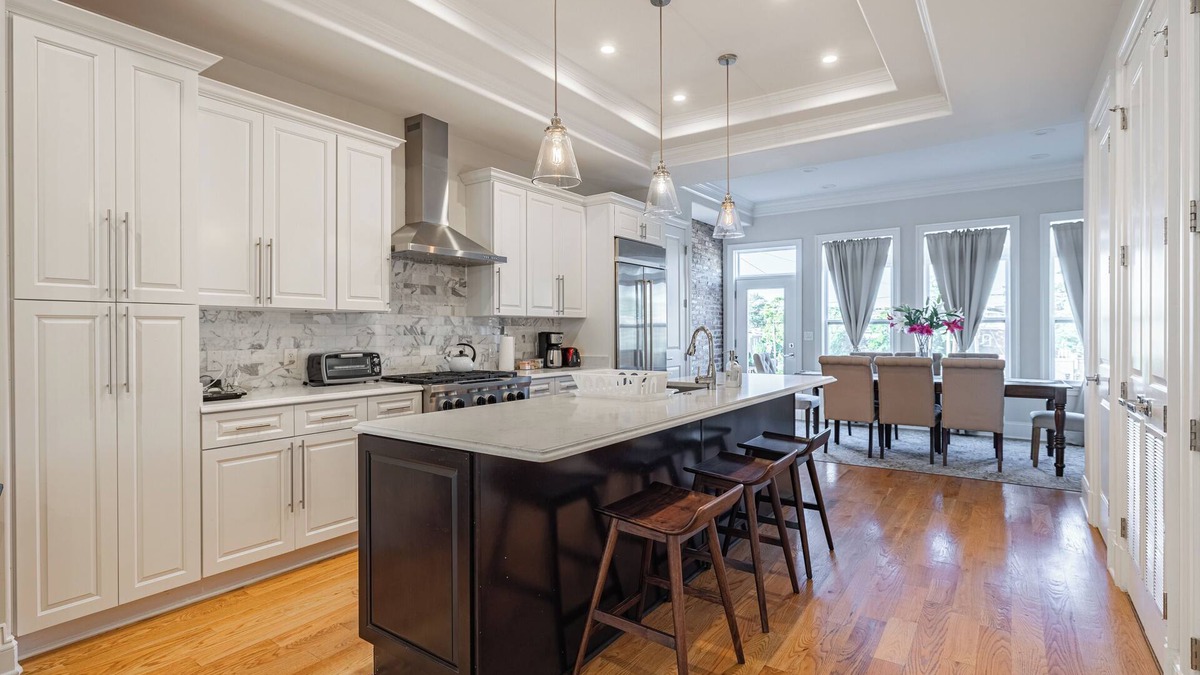 Stanton Park House | LUX Gorgeous House in DC 3 Bedrooms Private Garage