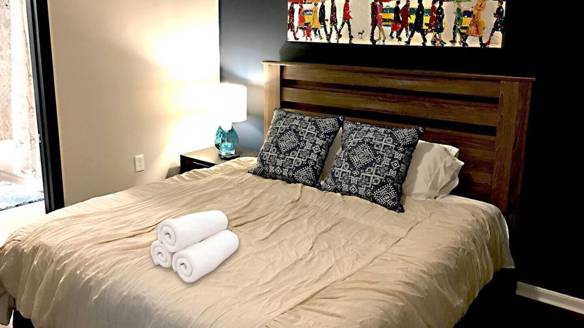 Highlands House | Lux Highlands Gem | Monthly Stay - 2BR 2BA Dog OK