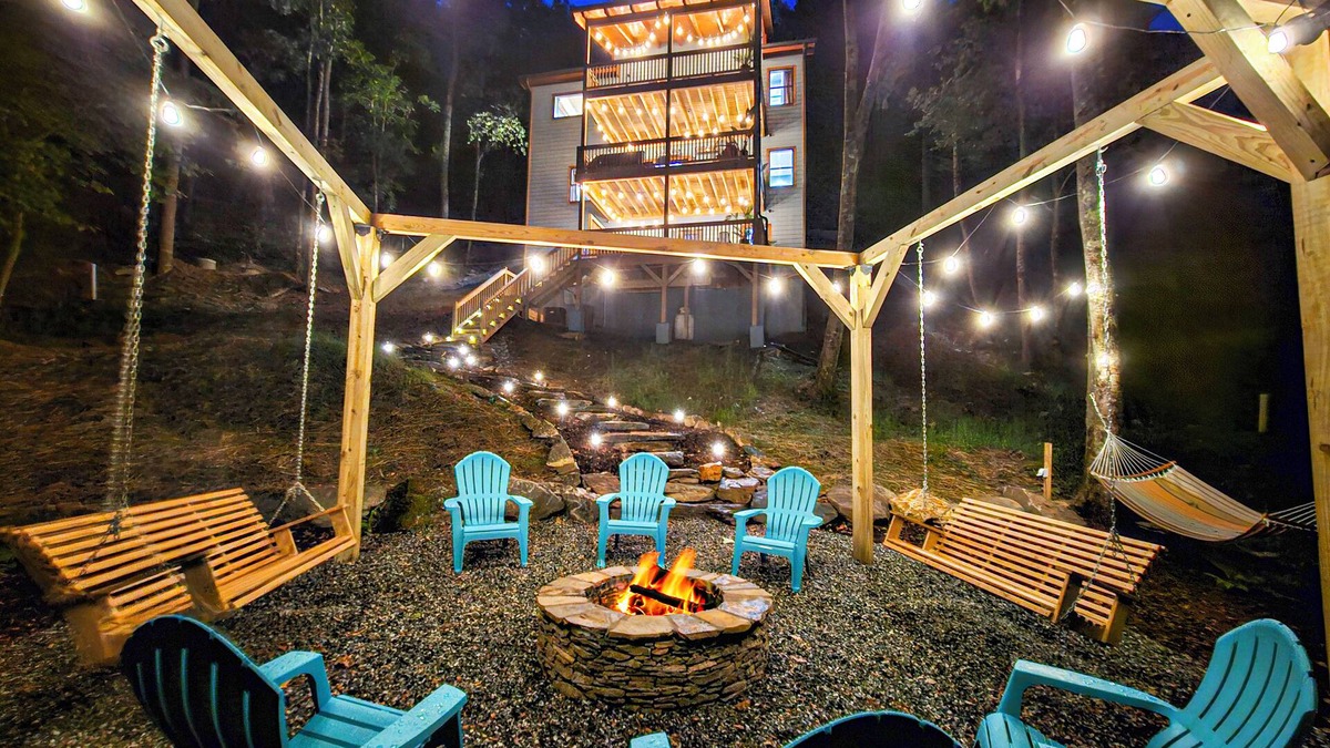 Boone Ski Chalet | Lux Home, Hot tub, Firepit, Game & Movie Rooms, Boone-12min