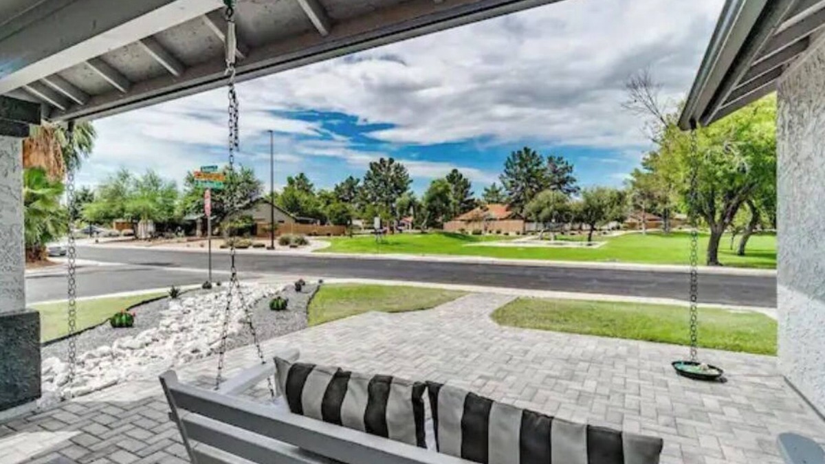 Templeton Manor House | Lux Home Near Downtown Gilbert and Chandler-4 Bdrm w/Pool Table-Pool-Park