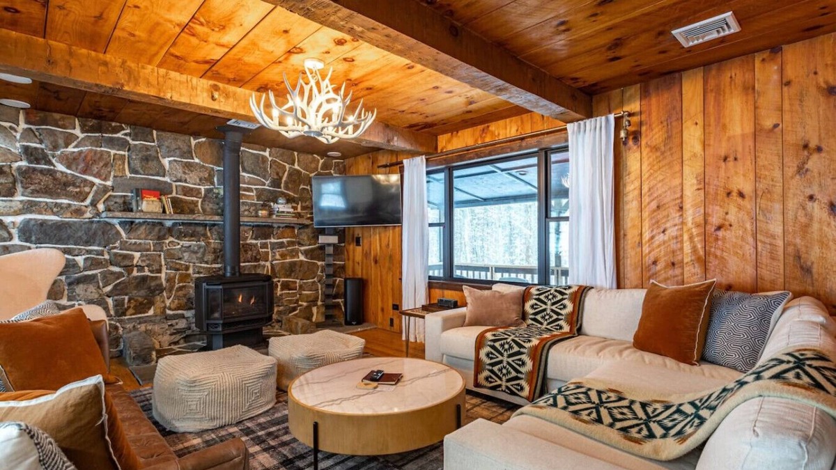 Thompson Ridge Apartment | Lux Hot Tub Cabin w Fire Pit