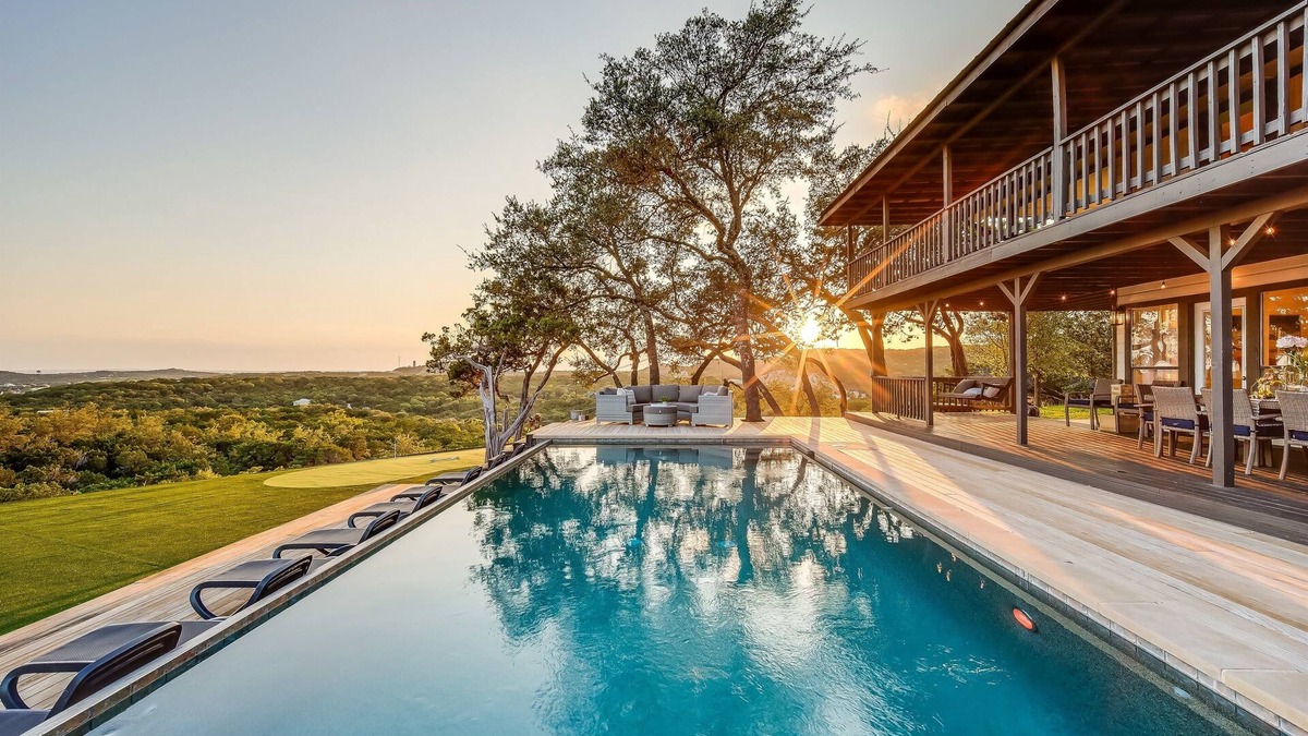 Leander House | Lux, Hot tub, Infinity Pool, Putting Green
