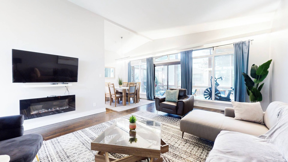 Bathurst Manor House | Lux House with 7 Bedrooms/3 Baths + Yoga/Sun Room