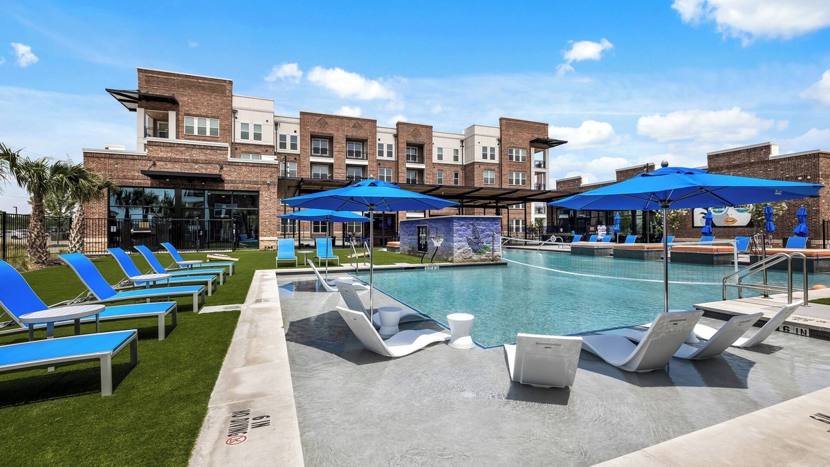 Lewisville Apartment | Lux King Bed,1 bedroom + den sleep area with 2 twin trundle bed, Pool view, DFW
