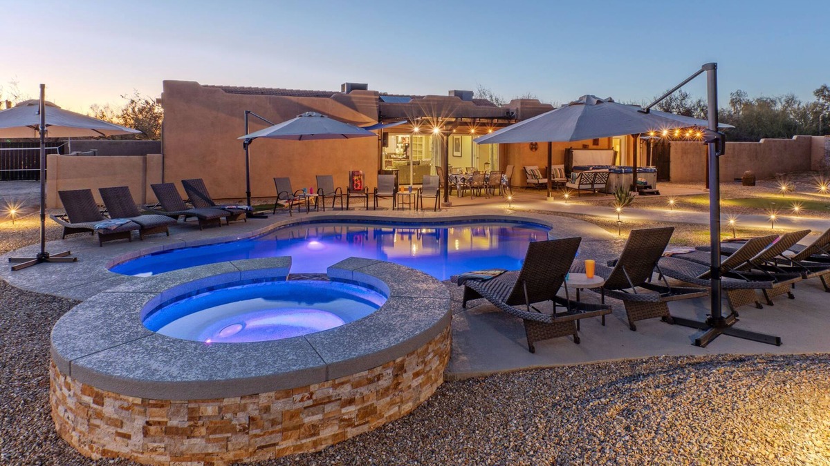 North Scottsdale House | LUX: King Beds & TVs ALL BRs, Pool Table, Pkball Ct & Paddles, POOL, Spa, Putt Green, Fire Pit