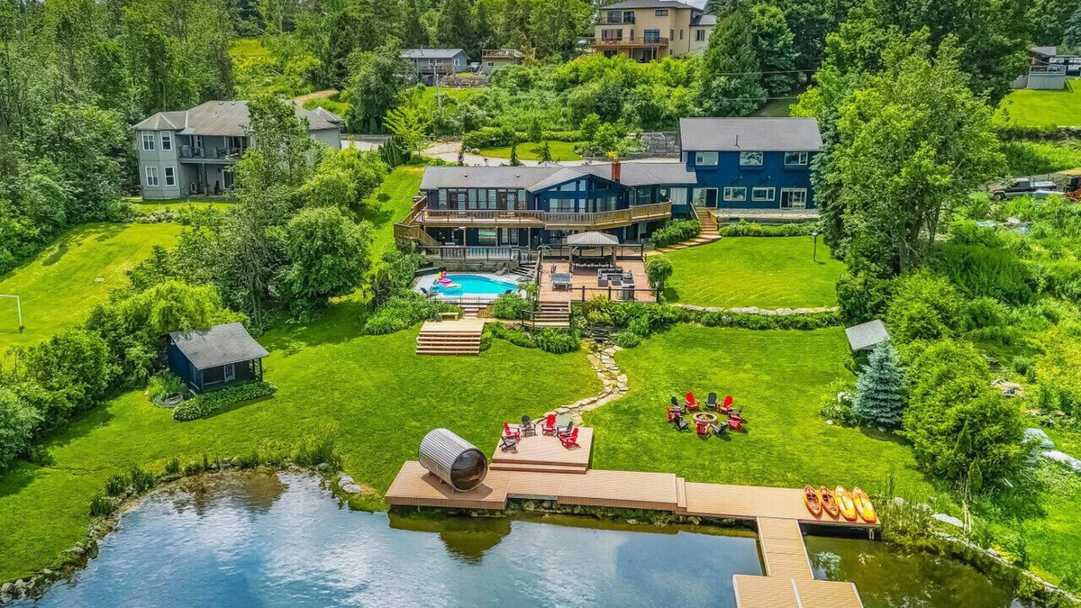 Selwyn House | Lux Lakeside |Slps20| Pool+GolfSim+HotTub+Karaoke+Gym+Sauna