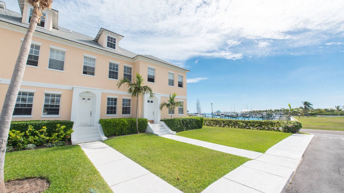 Palm Cay House | LUX LG 4BR Palm Cay-Gated Resort~Pool~Beach~Tennis~P&Play~H.Chair~Stroller!