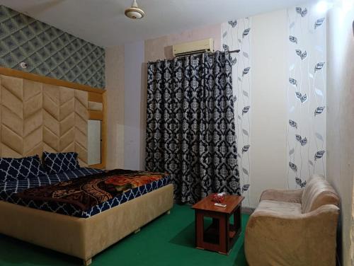 Lahore Hotel | Lux Living Lodge Guest House