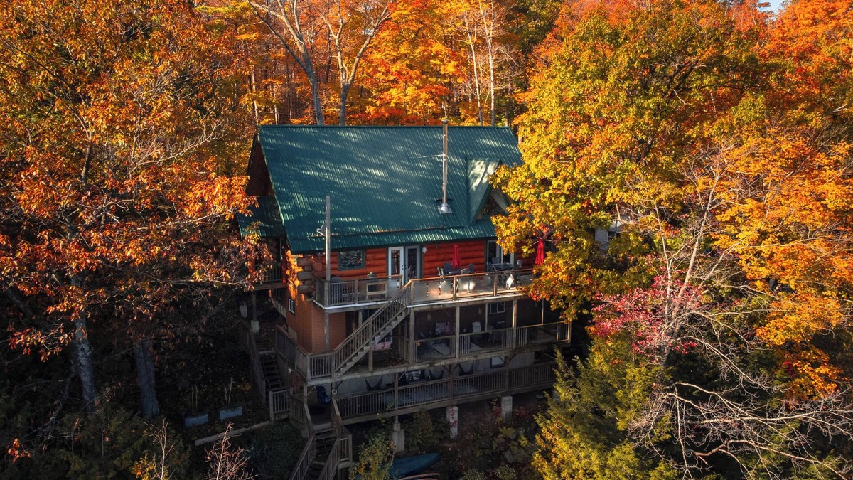 Catchacoma Cabin | Lux Log Home | LAKE | DOCK | SAUNA | PET | HAMMOCK
