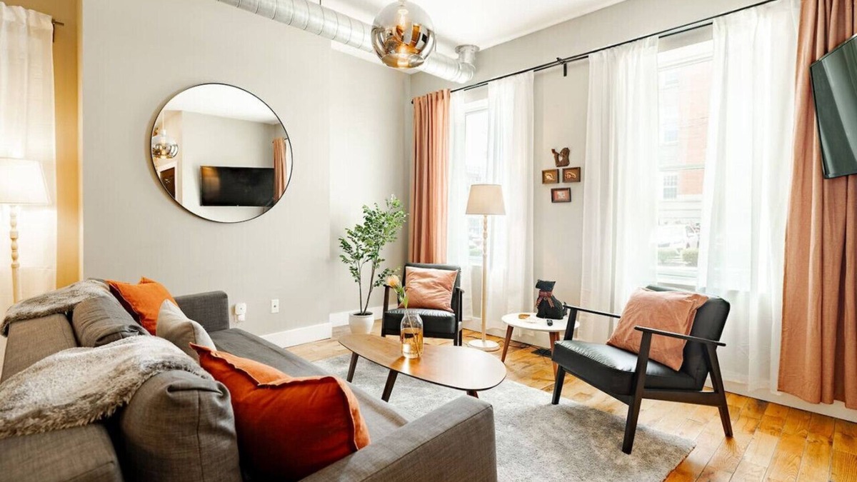 Pendleton Apartment | Lux Parkside Townhome | Free Parking | Walk to ALL