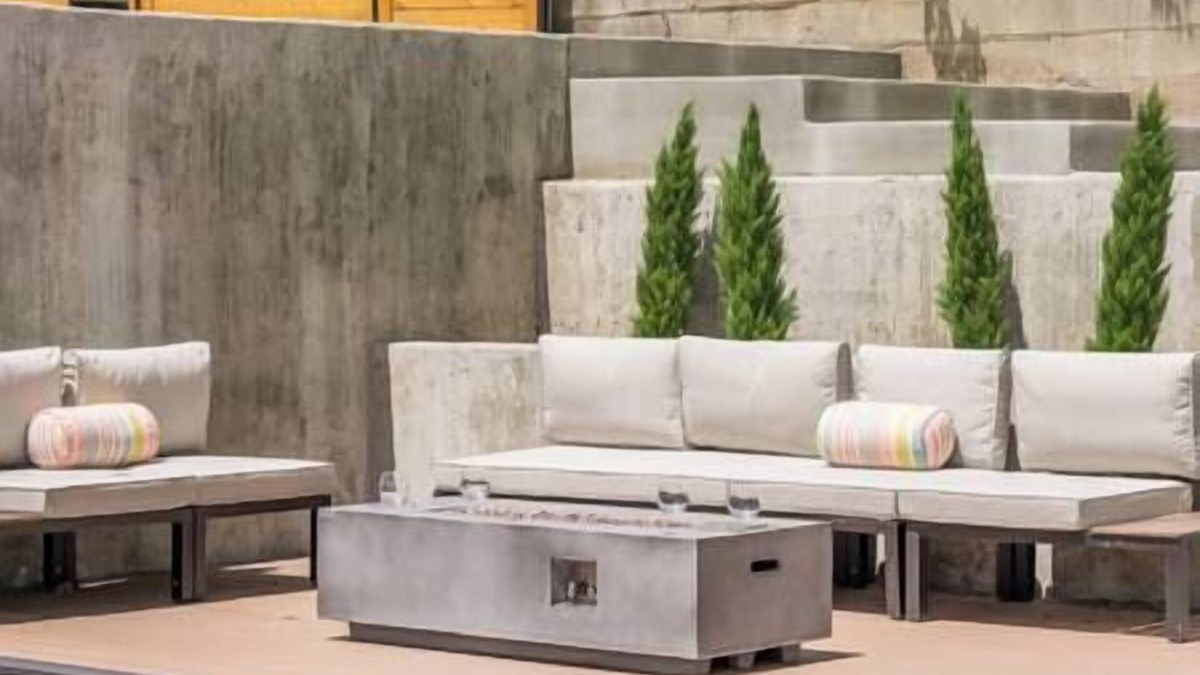 Applewood Villages House | Lux Pool House! Hot Tub, Fire Pit, Mini Putt, Game Room!