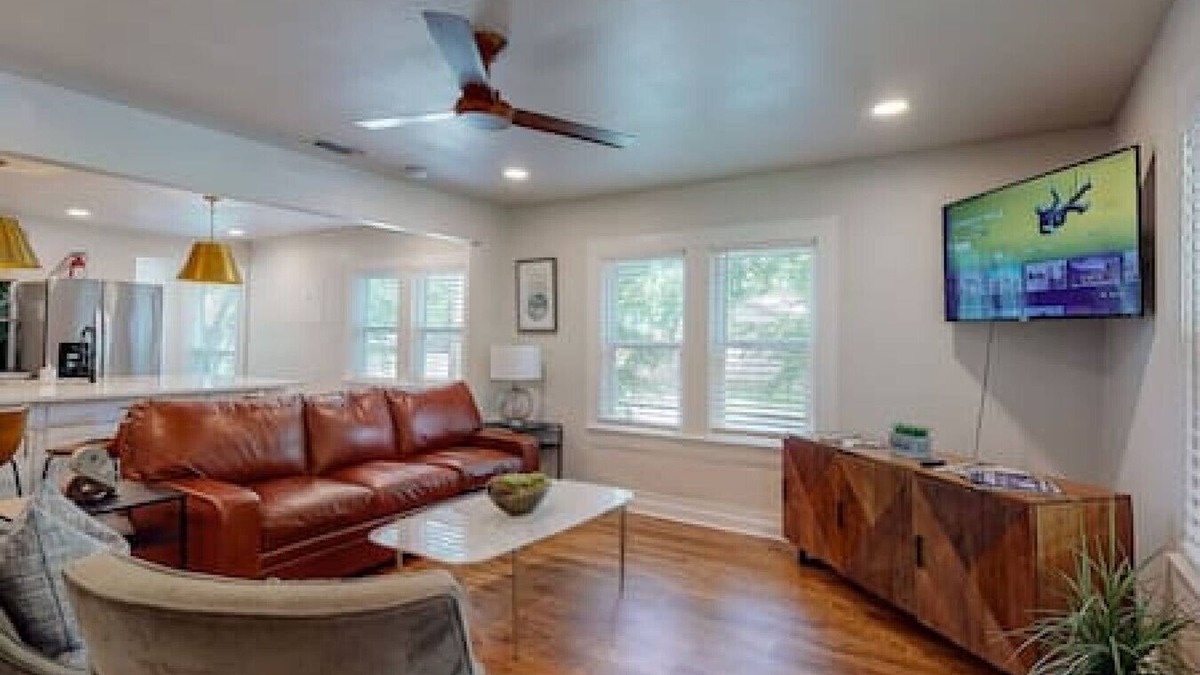 Central Arlington House | LUX Stay | 2 Exclusive Units | 1 mile to AT&T