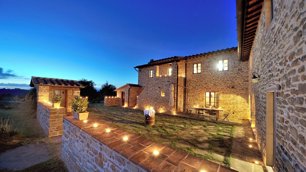 Civitella in Val di Chiana Villa | Lux Stone Villa saltwater Pool near Siena