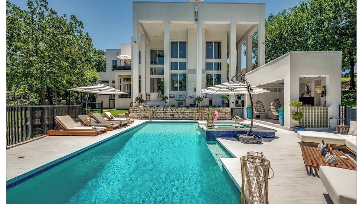 North Arlington House | Lux Stunning Mansion, Pool. Private, gated community, on pond.